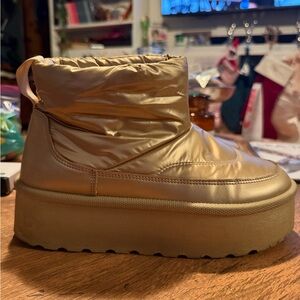 Wild Diva Gold Platform Winter Boots Size 7.5